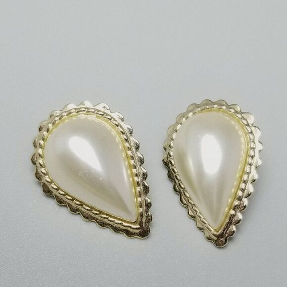Vintage Gold Tone and Faux Pearl Drop Shape Clip On Earrings, Retro 80s Style - Picture 2 of 7